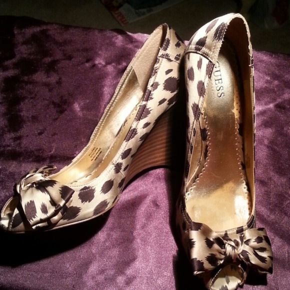GUESS by Marciano "pillow" pump 9M
