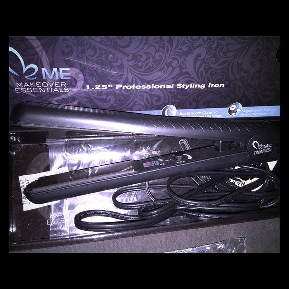 ❗️SOLD❗️Me Makeover Essentials Flat Iron