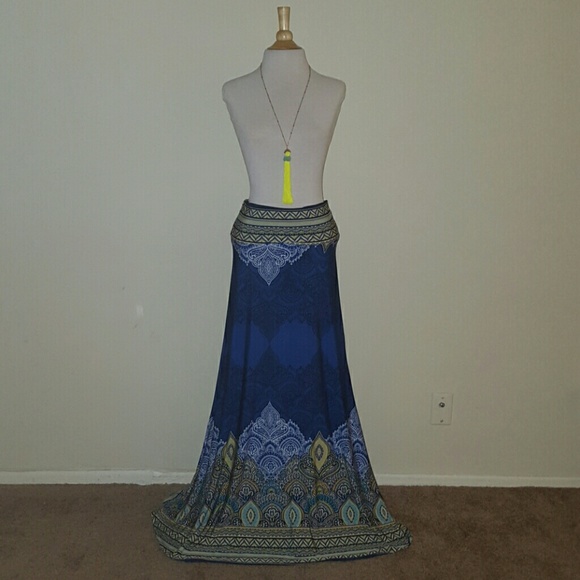 NWOT Beautiful long maxy skirt!!