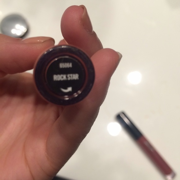 Lip gloss - Picture 2 of 2