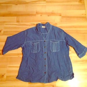 Button up blue 3/4 sleeve shirt