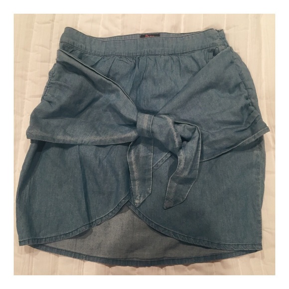 Front tye denim skirt