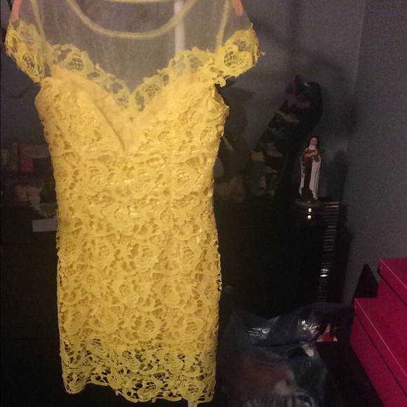 Yellow lace dress - Picture 3 of 3