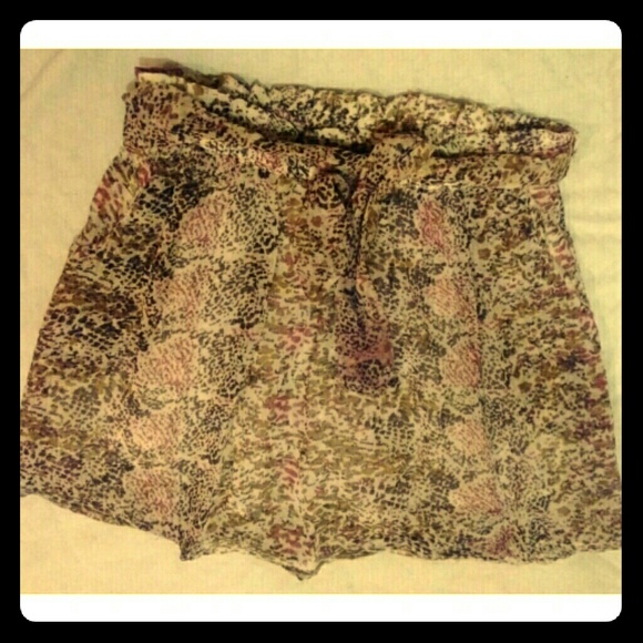 NWOT light patterned skirt