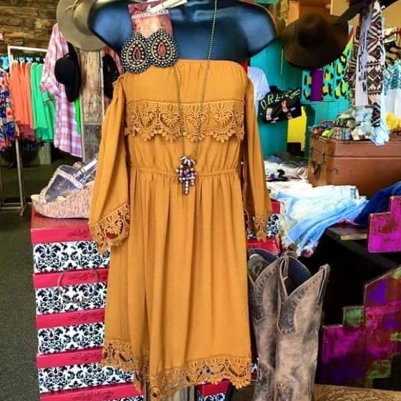 Lace trim dress sz LARGE