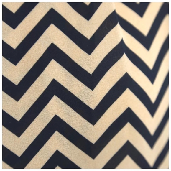 ‼️PRICE FIRM LAST CALL Chevron Lightweight Scarf - Picture 4 of 4