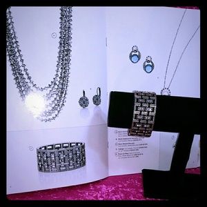 New Lia sophia silver stretch braclet.