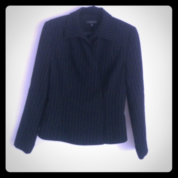 Donna Rae size 10 black ribbing pin-striped blazer