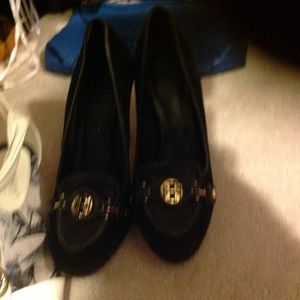 Tory Burch black size 9 1/2 suede shoes