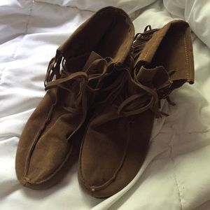🍁fall fringe trend🍁moccasin booties🍁NWOT🍁
