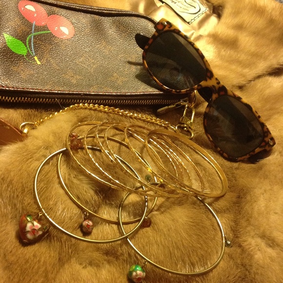 Beautiful Beaded Bracelet Set - Picture 3 of 4