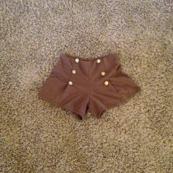 *SALE High waist shorts with gold buttons