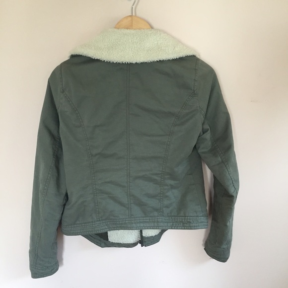 ❌SOLD❌HOLLISTER• Sherpa lined olive coat - Picture 2 of 4