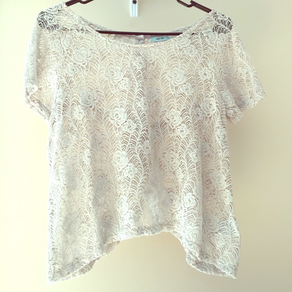 Lace shirt with button-open back size small