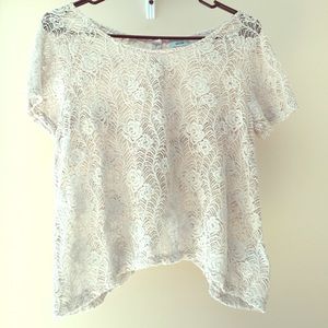 Lace shirt with button-open back size small