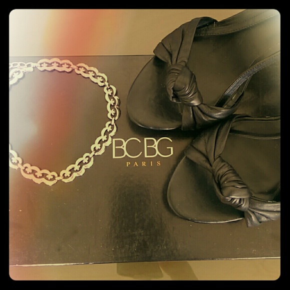 BCBG PARIS BLACK SLINGBACK 5.25in pump/heel