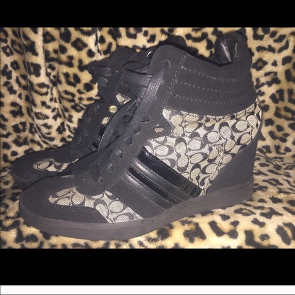 ISO....Please Help Me Find!!!! Size 7 Black - Picture 1 of 1