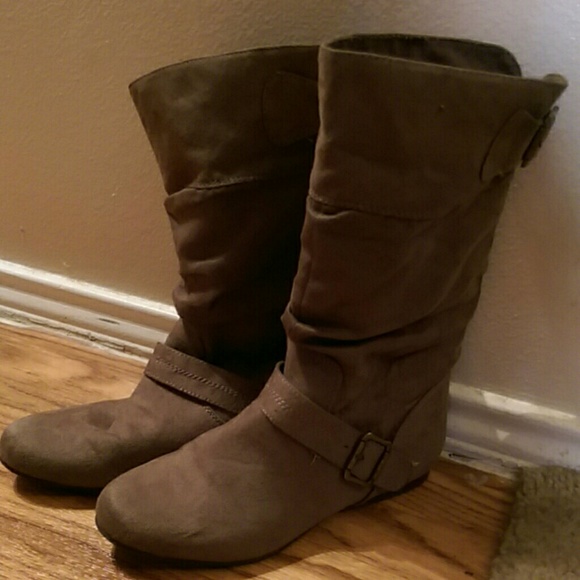 SOLD!!!Brown boots - Picture 1 of 4