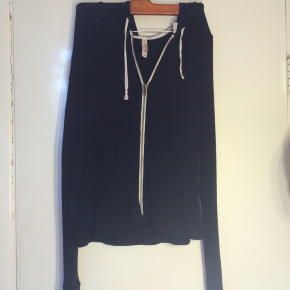 ❤️SOLD ON Ⓜ️❤️Black Knitted Sweater