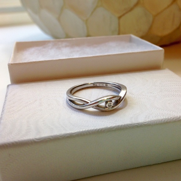 DIVA Diamond, Sterling silver, Size 6 ring.