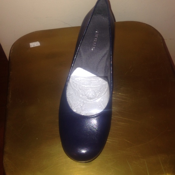 Navy Aerosoles