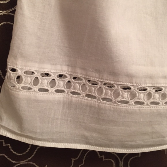 EUC GAP Flutter Sleeve Boho Top with Cutout Detail - Picture 3 of 4