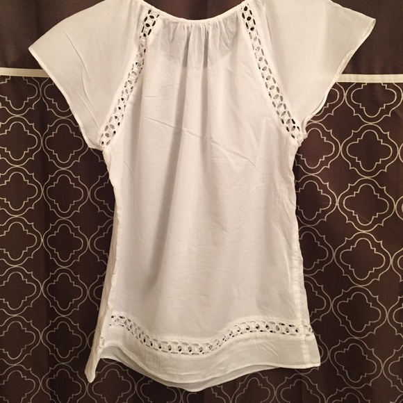 EUC GAP Flutter Sleeve Boho Top with Cutout Detail - Picture 4 of 4