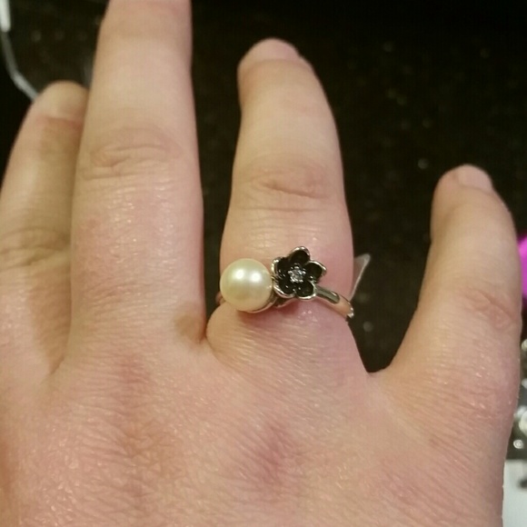 Pandora Mother Of Pearl Flower Ring Pandora Mother Of Pearl Flower Ring