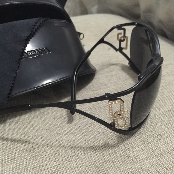 Dolce & Gabbana Black framed sunglasses with case main image 4