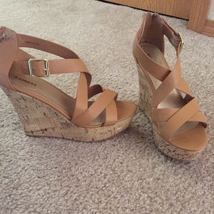 Nude wedges