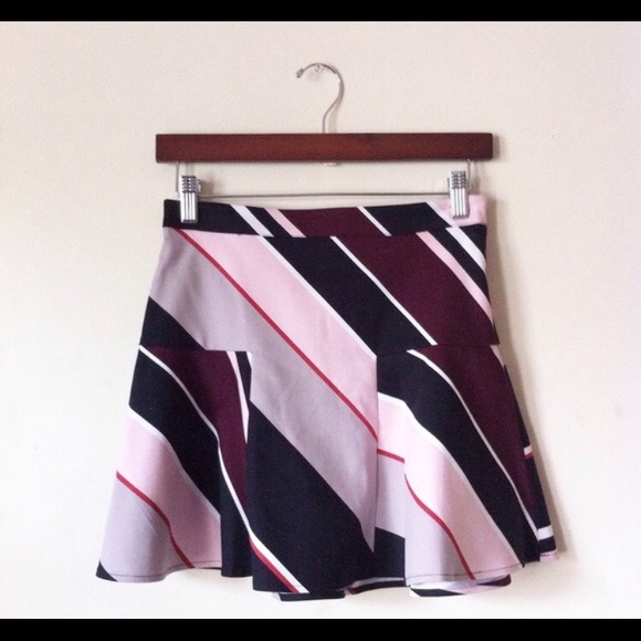 Club Monaco Dresses & Skirts - 🍂🎉HP🎉Club Monaco Mini Skirt