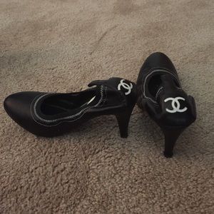 Chanel leather pump Chanel leather pump