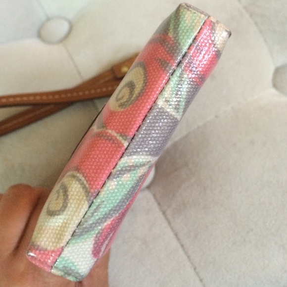 Fossil Floral Key-Per Carryall Wristlet - Picture 4 of 4