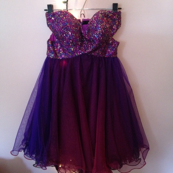 Strapless homecoming dress 👗✨ - Picture 1 of 4