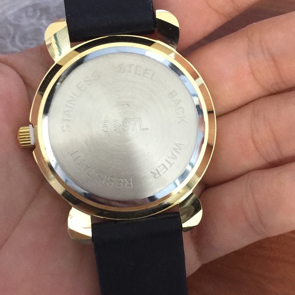 Golden color diamonds watch - Picture 2 of 3