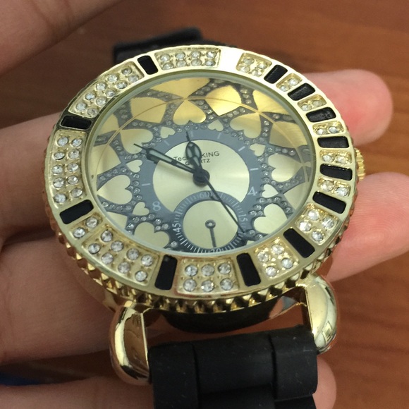 Golden color diamonds watch - Picture 3 of 3