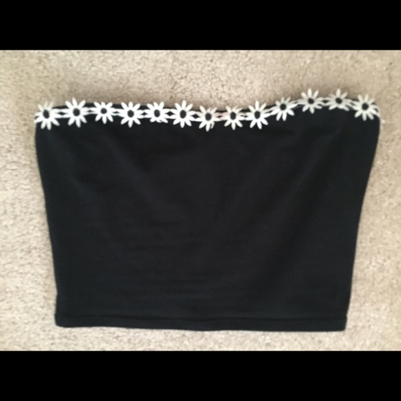 Daisy Halter Crop Top - Picture 2 of 3