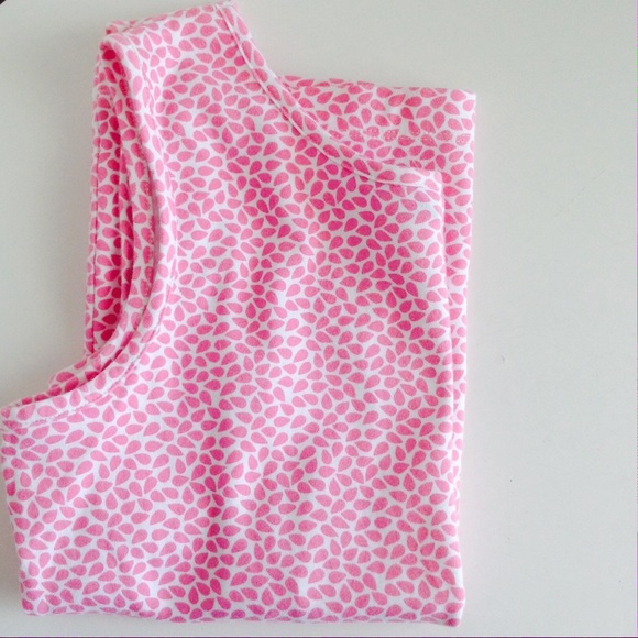 ✨SALE!✨ NEW! Petal patterned tank top!