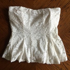 Whit lace strapless tank top.