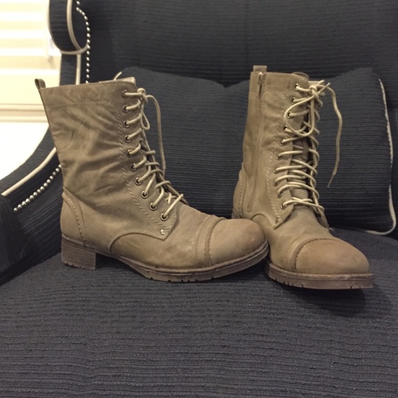 Combat boots
