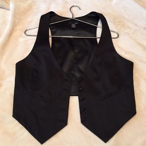 H&M vest! Super Chic, and brand new!!😍