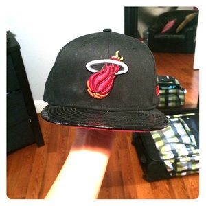 MIAMI HEAT LEATHER STRAP BACK