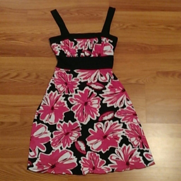Medium pink/black floral dress