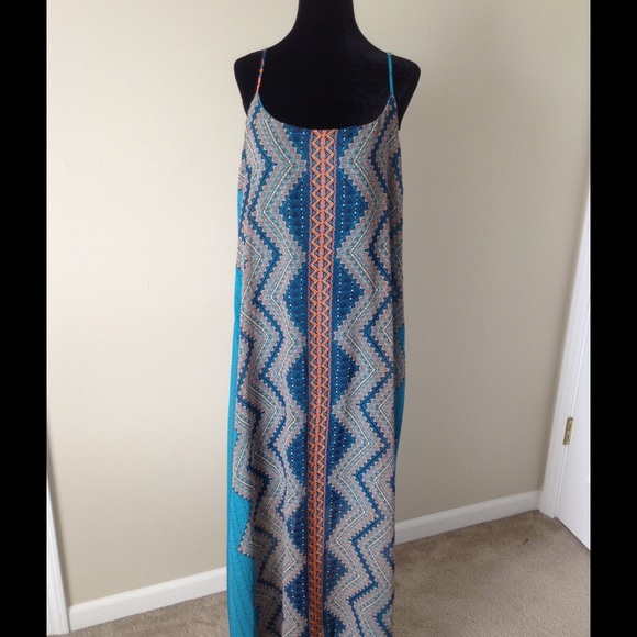 Dresses & Skirts - Maxi dress
