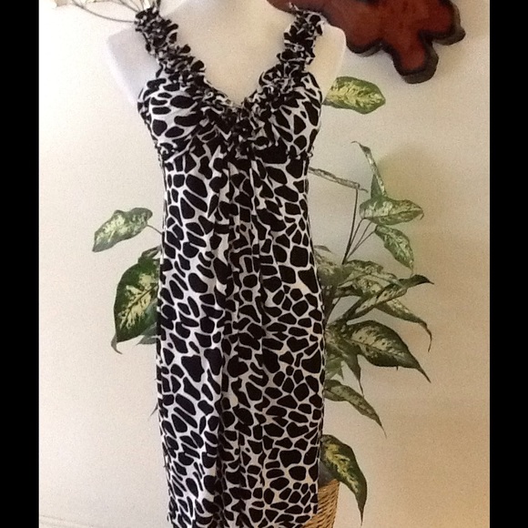 En focus studio Dresses & Skirts - HOST PICK-" EN FOCUS STUDIO" CUTE DRESS