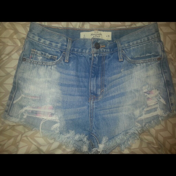 ABERCROMBIE AND FITCH HIGH RISE SHORTS Size0