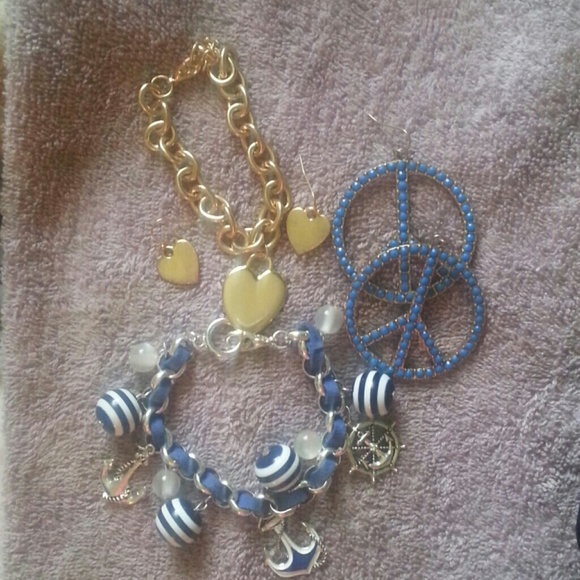 Jewelry 2 bracelets, 2 pairs of ear rings