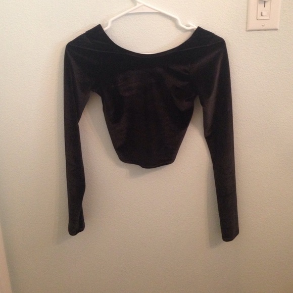 Black cropped form fitting long sleeve