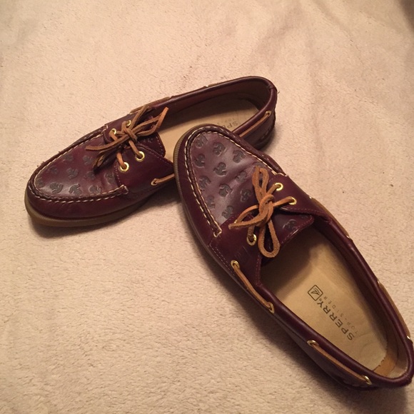 Unique, anchor Sperry's!