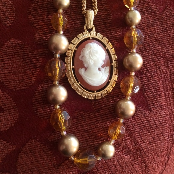 Beautiful cameo necklace set